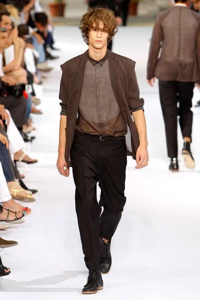 Look 11